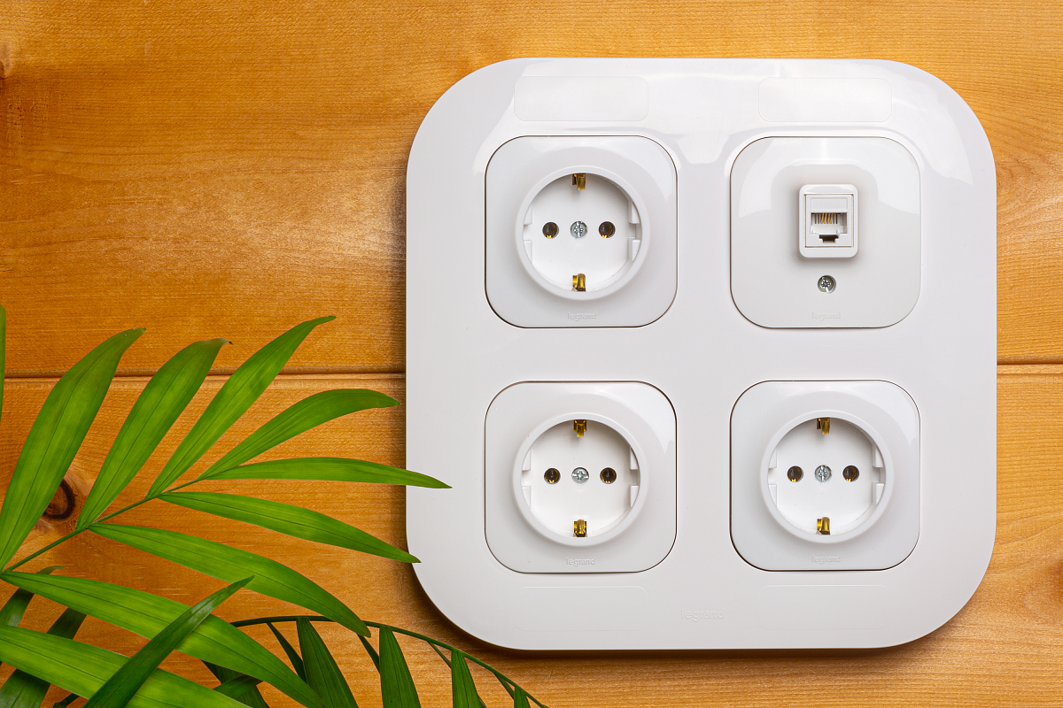 Розетка телефонная 1-м ОП Quteo RJ11 бел. Leg 782214