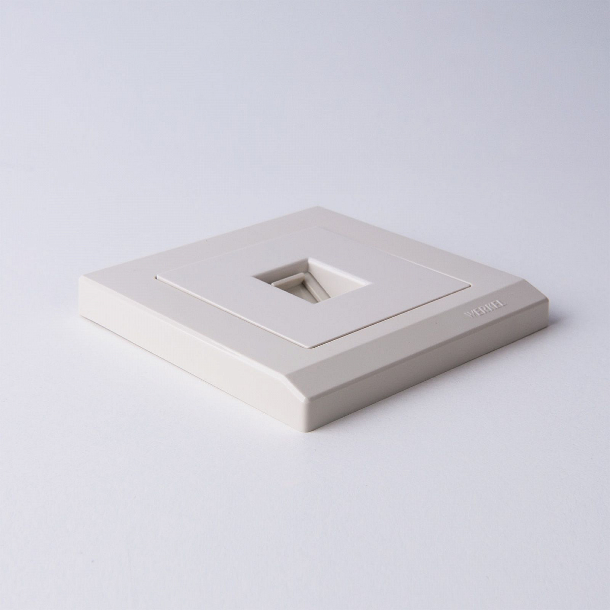 Розетка Ethernet RJ-45 слоновая кость W1181003
